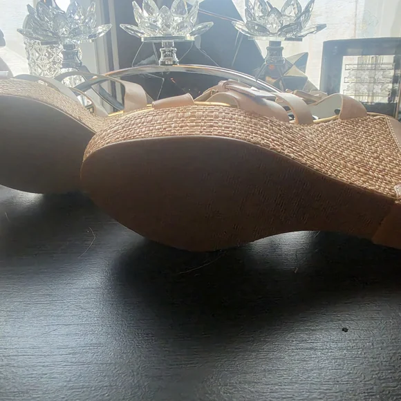 Audrey Brooke White Wedge Sandals with Gold Footbed - Picture 3 of 3